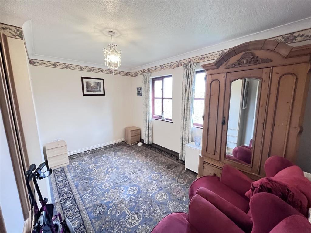 FRONT BEDROOM 1
