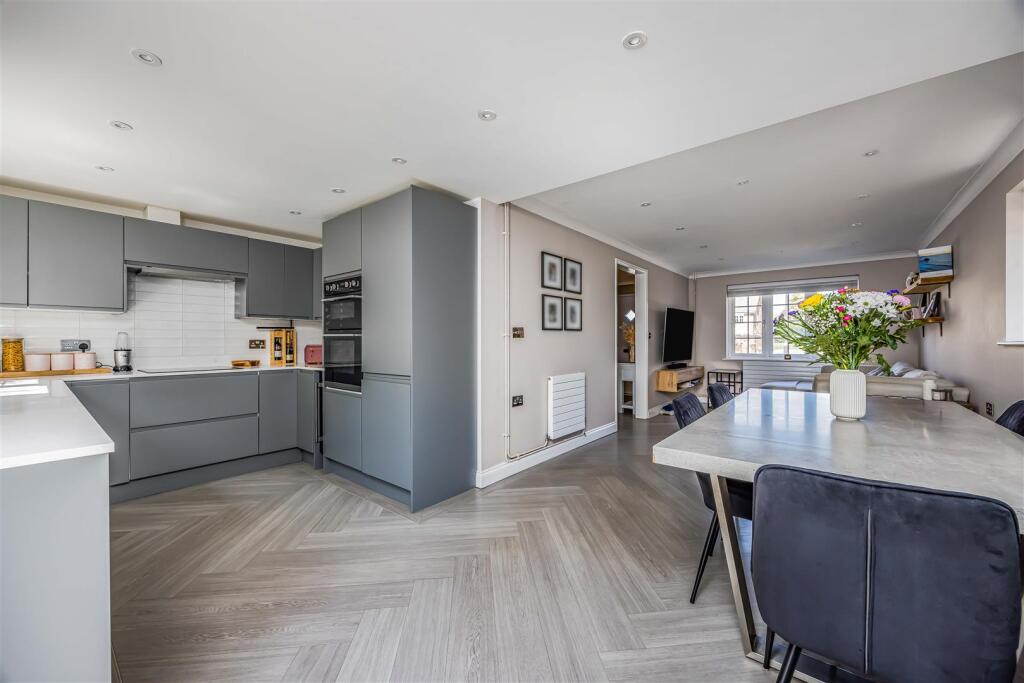 29 Edenbridge Road Southsea-Small-PorticoMarketing