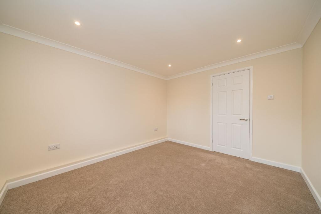 Bedroom 1 (2)