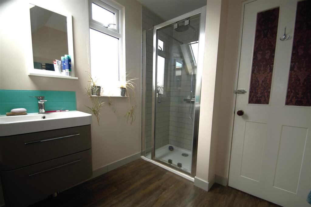 Top Floor Bathroom.jpg
