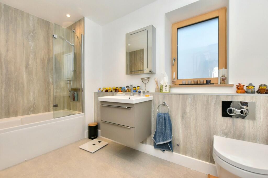 Groundfloor Bathroom