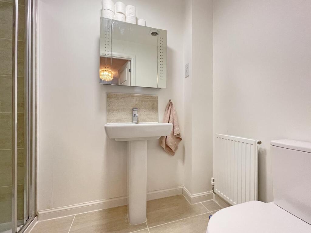 Spindle Crescent 91 - En Suite.jpg