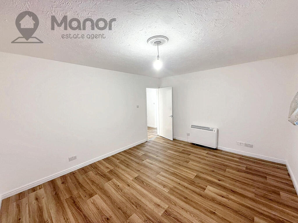 WhatsApp Image 2025-10-10 at 15.58.05 (1)