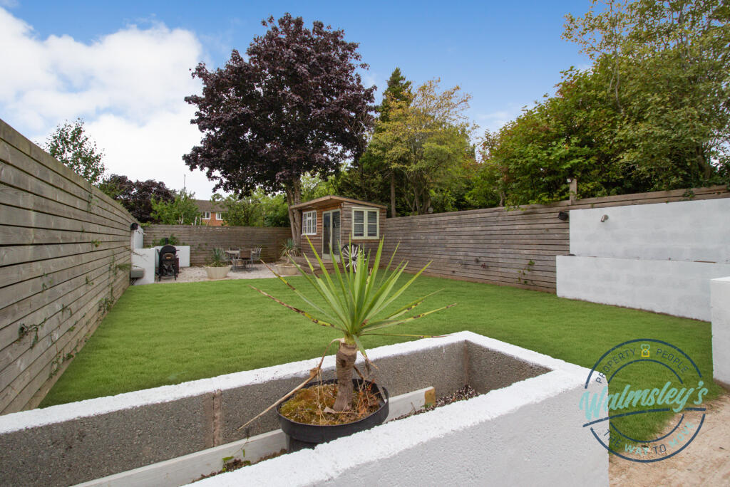 Rear gardens &amp; freestanding bespoke home office st
