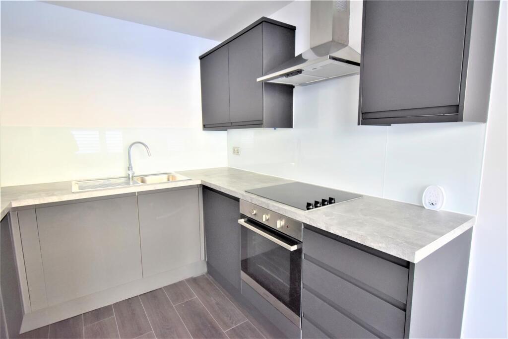 Forest Road, Feltham