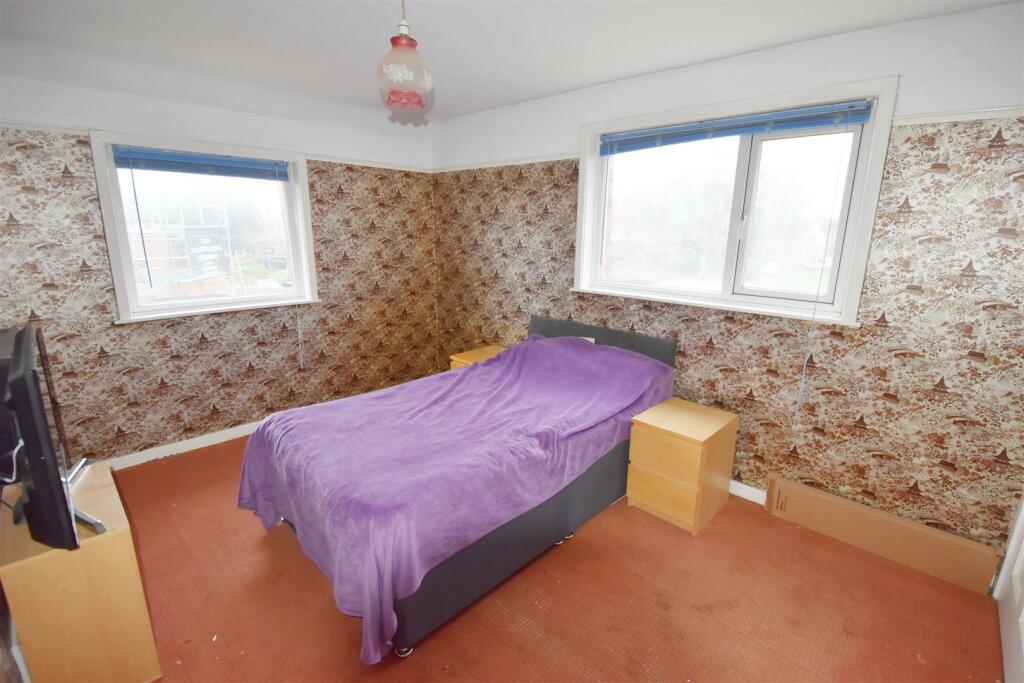 Bedroom One (1).jpg