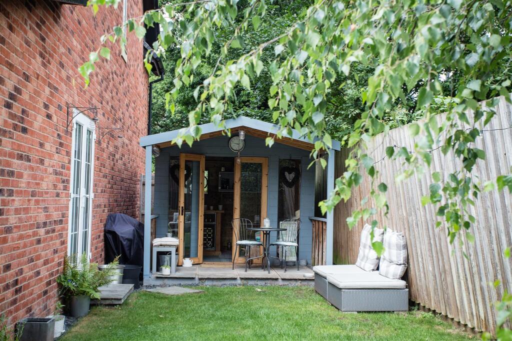 OUTSIDE ENTERTAINMENT