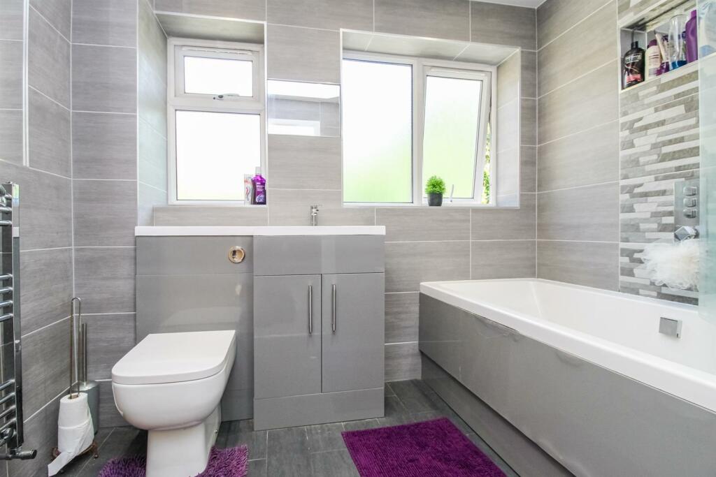 BATHROOM/W.C.