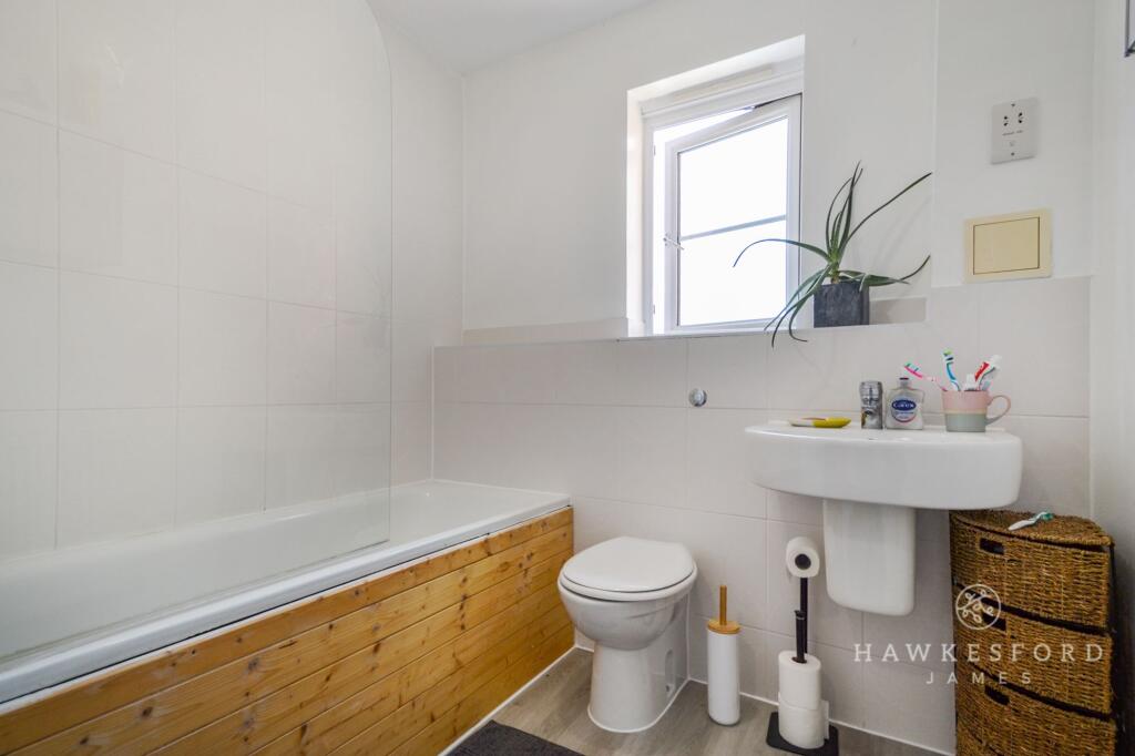 Great Easthall Way, Sittingbourne - Bathroom