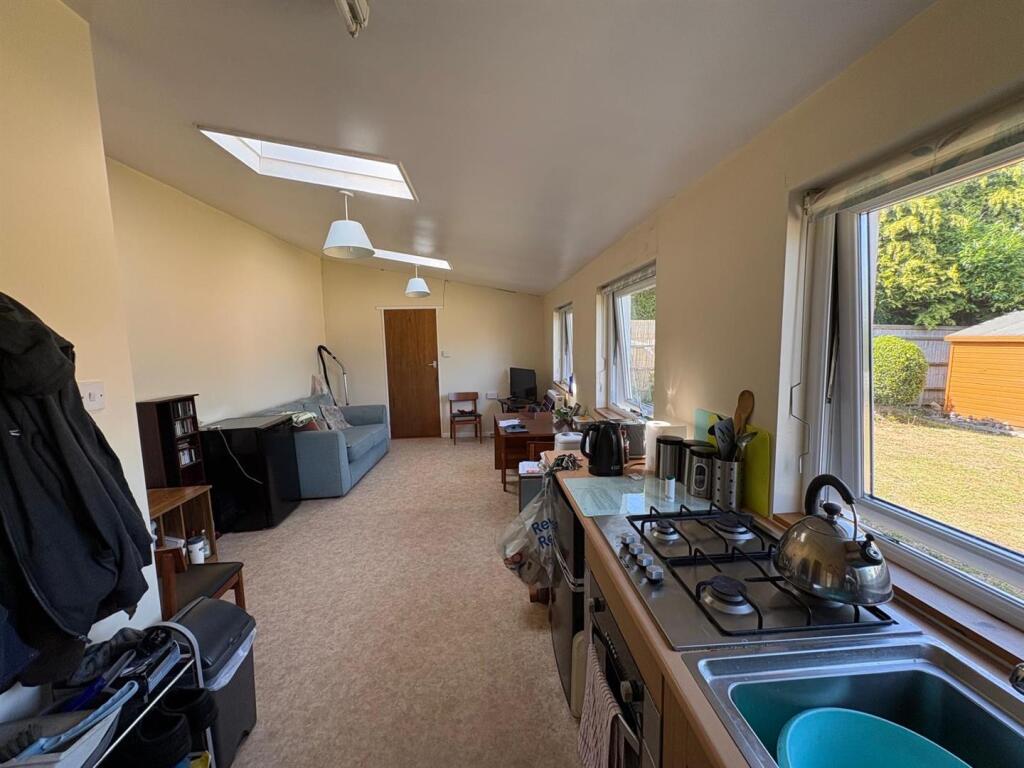 STUDIO KITCHEN