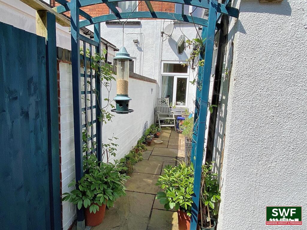 Side passage.jpg
