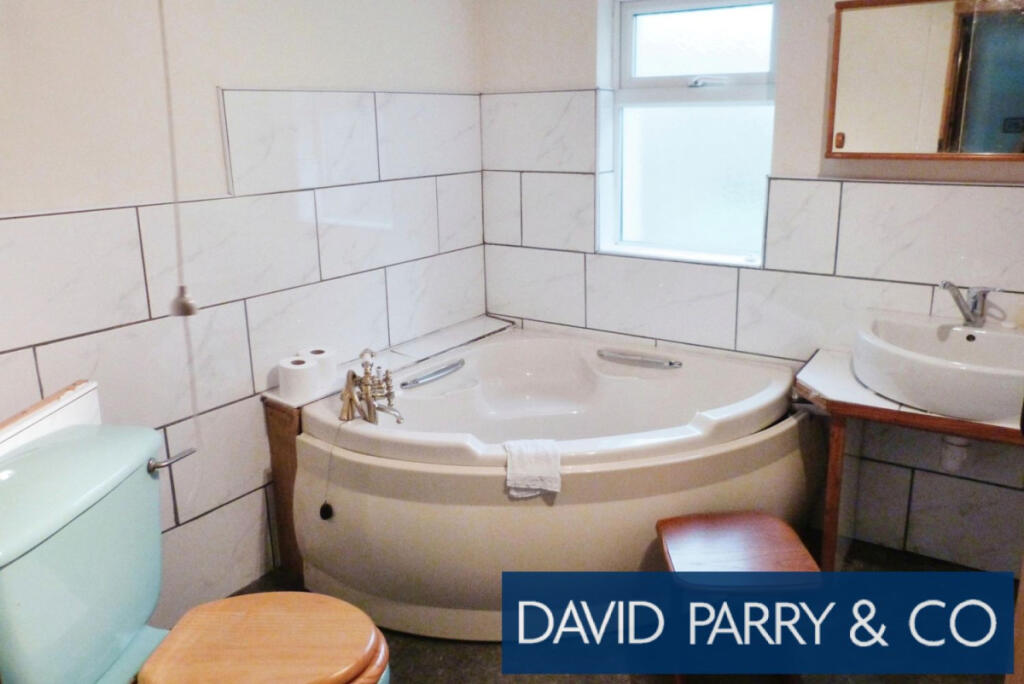 4 Bedroom Property with Land