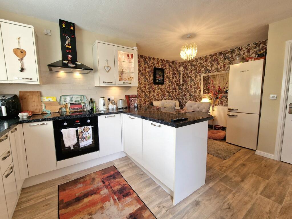 Kitchen/ Breakfast Room