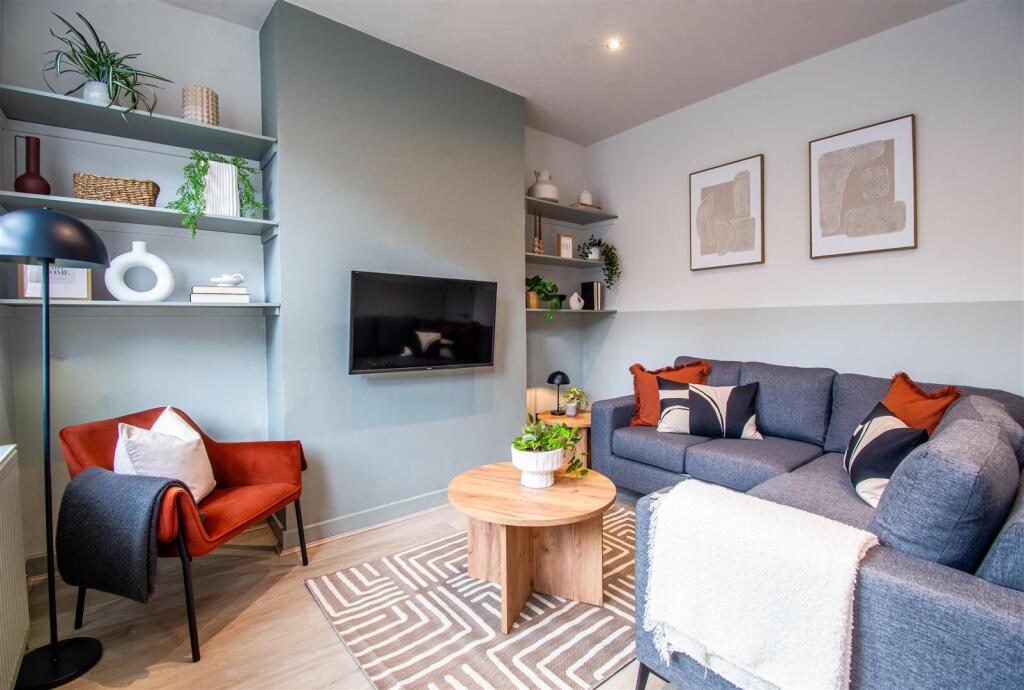 8 Gordon Terrace LR (1).jpg