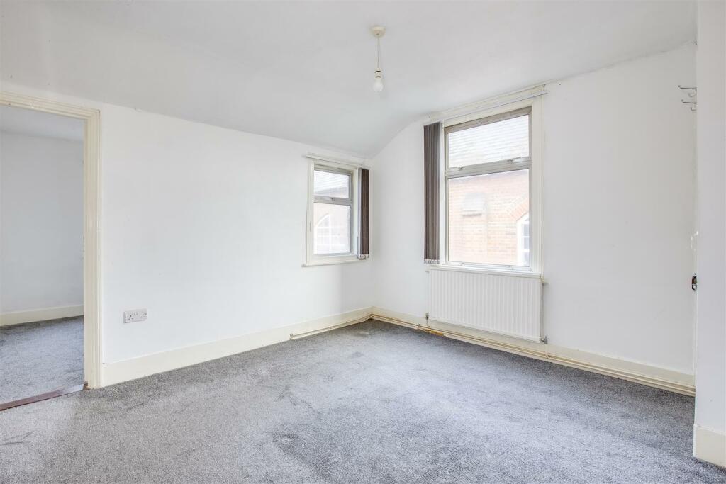 7 Victoria Street, HP11 2LU-2.jpg
