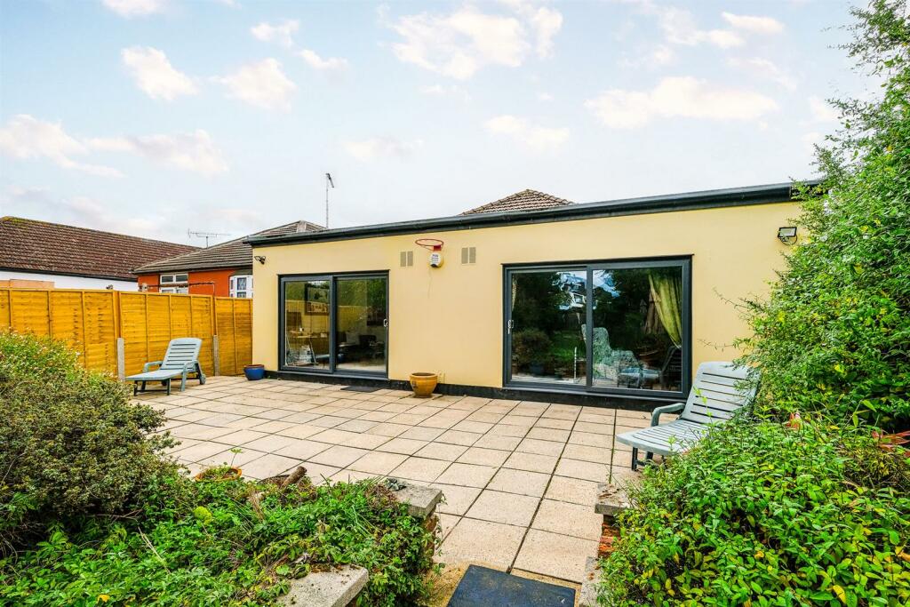 8 Burnham Road-37_web.jpg