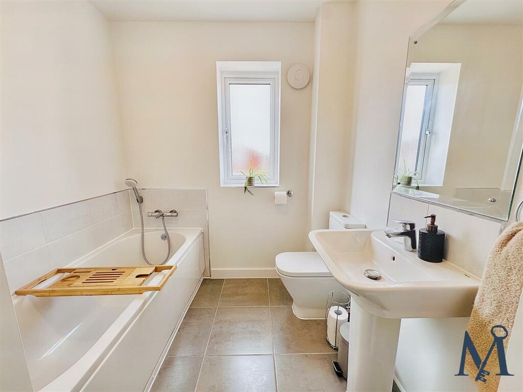 4Pc Family Bathroom