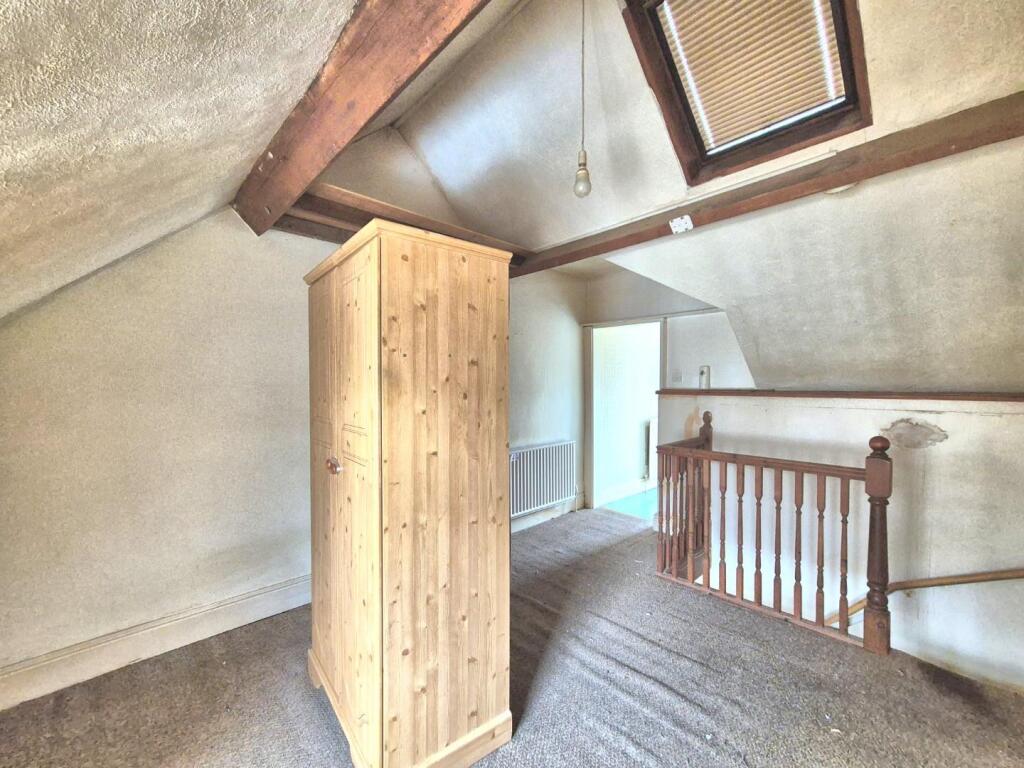 FIRST FLOOR OPEN PLAN LANDING/BEDROOM