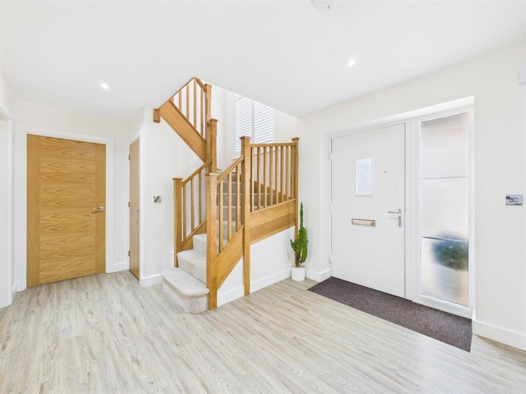 Spacious Entrance Hall