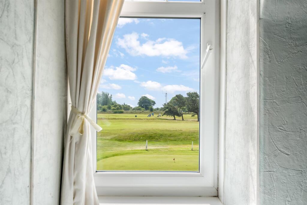 11 golf avenue (23).jpg