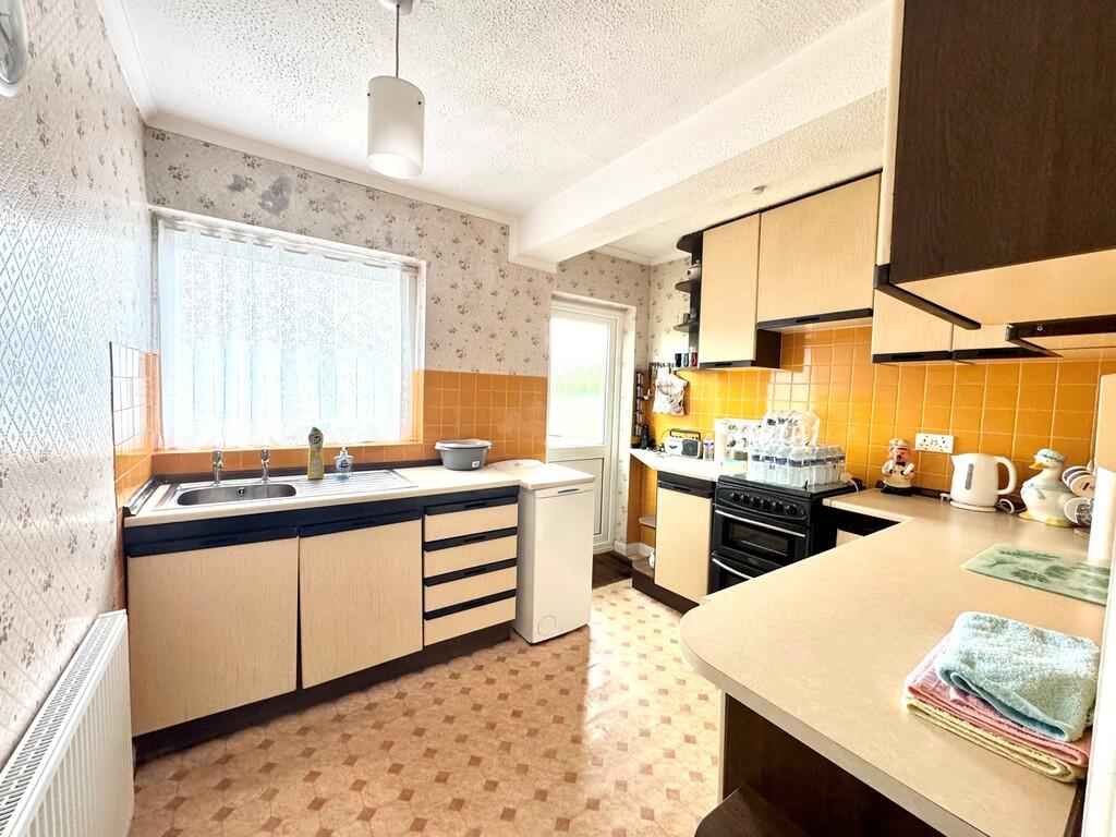 19 Glastonbury Ch...