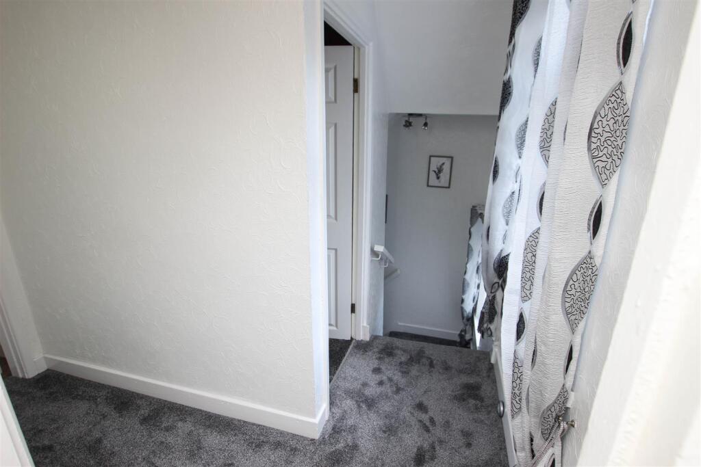 FIRST FLOOR LANDING