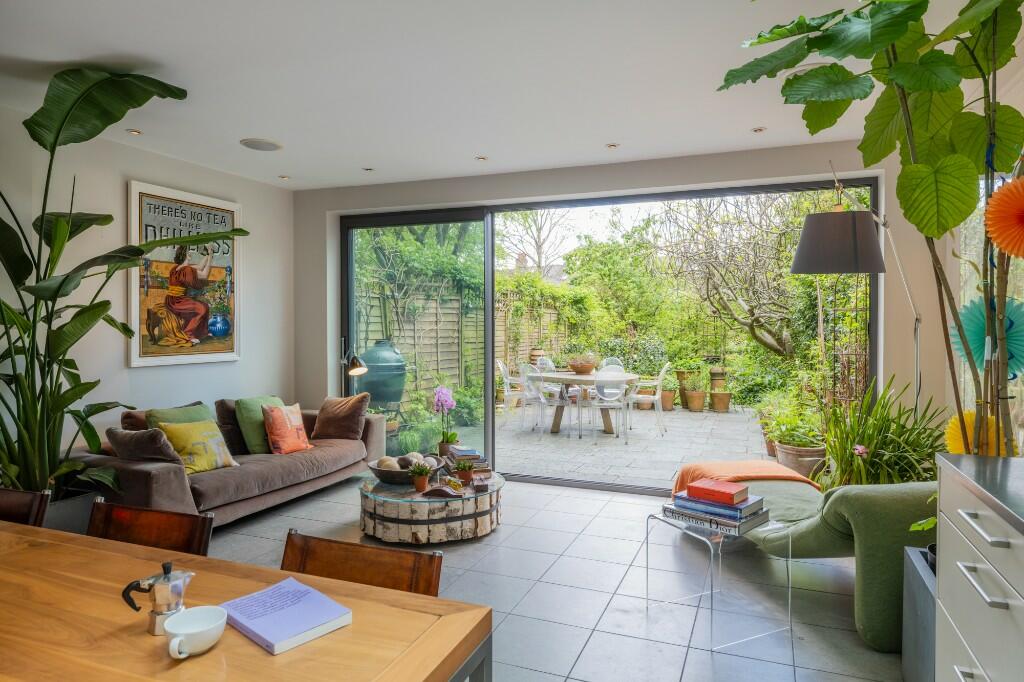 Dining/ family room