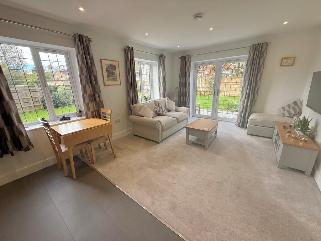 2 Harwood Apartme...