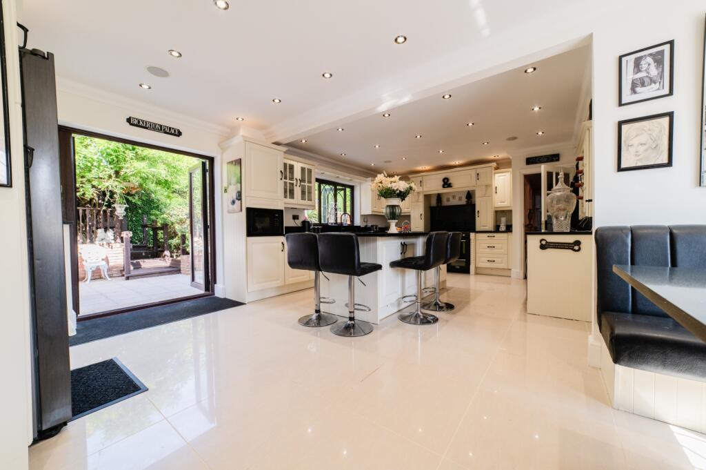 Award-winning Media team on EVERY Listing_46