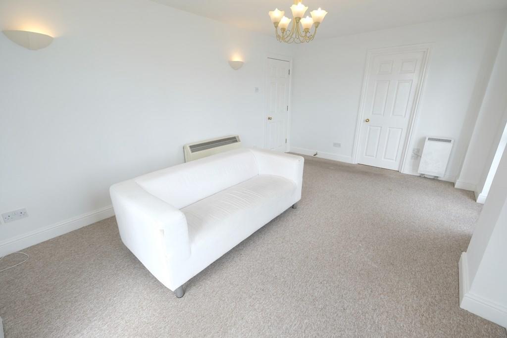 SITTING/DINING ROOM