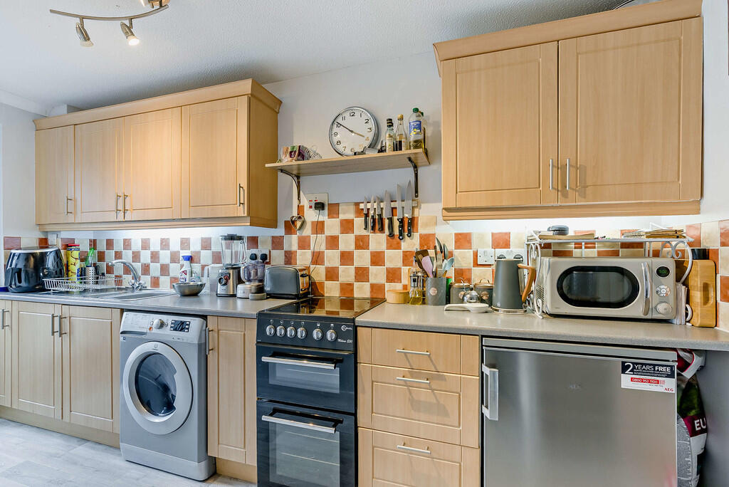8651916-interior0...