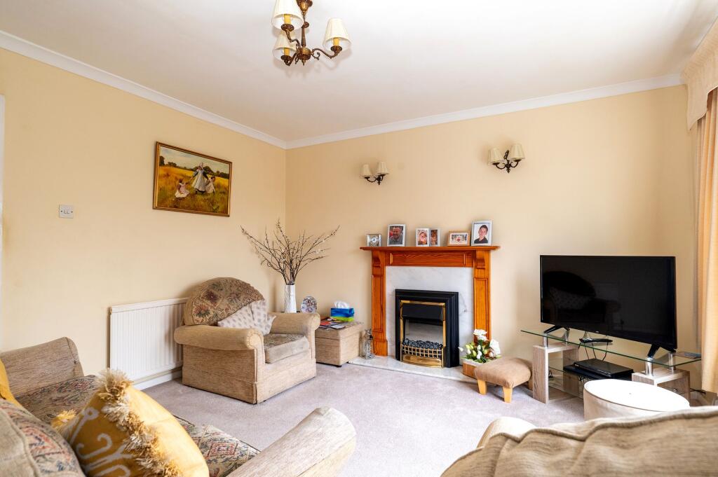 LIVING ROOM AND KITCHEN/DINER