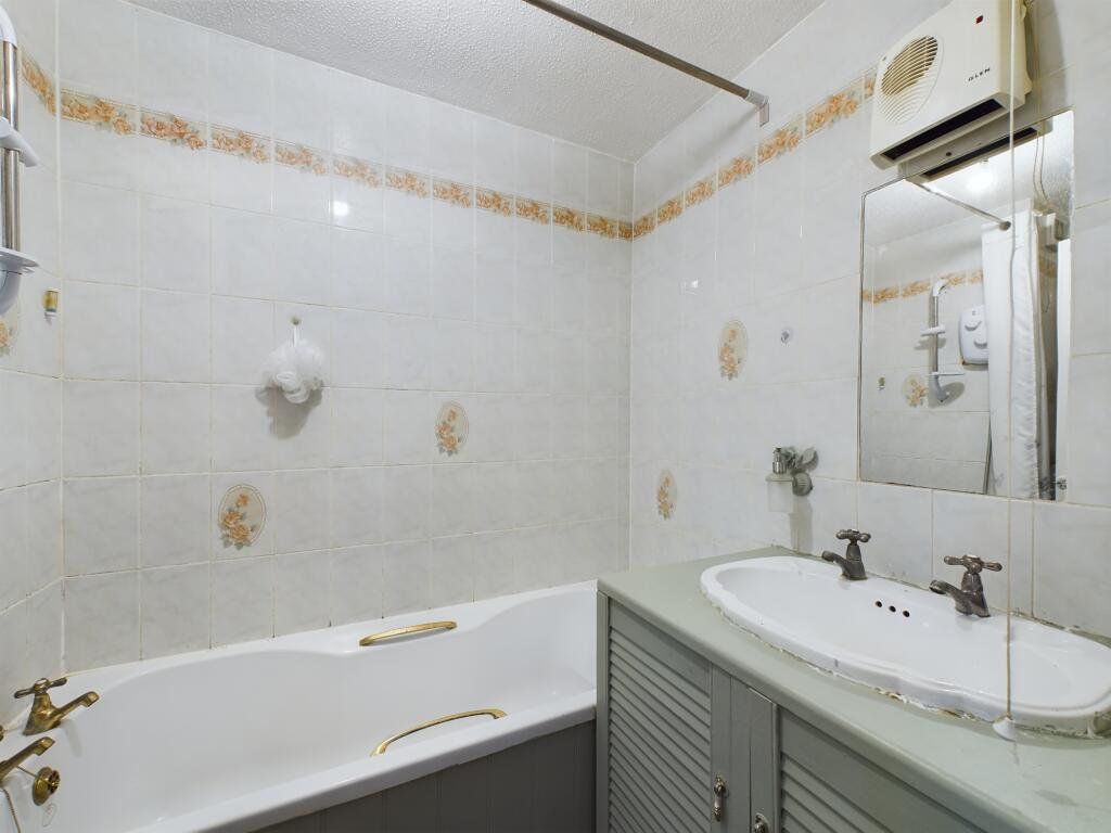 CAM02668G0-PR0045-STILL004