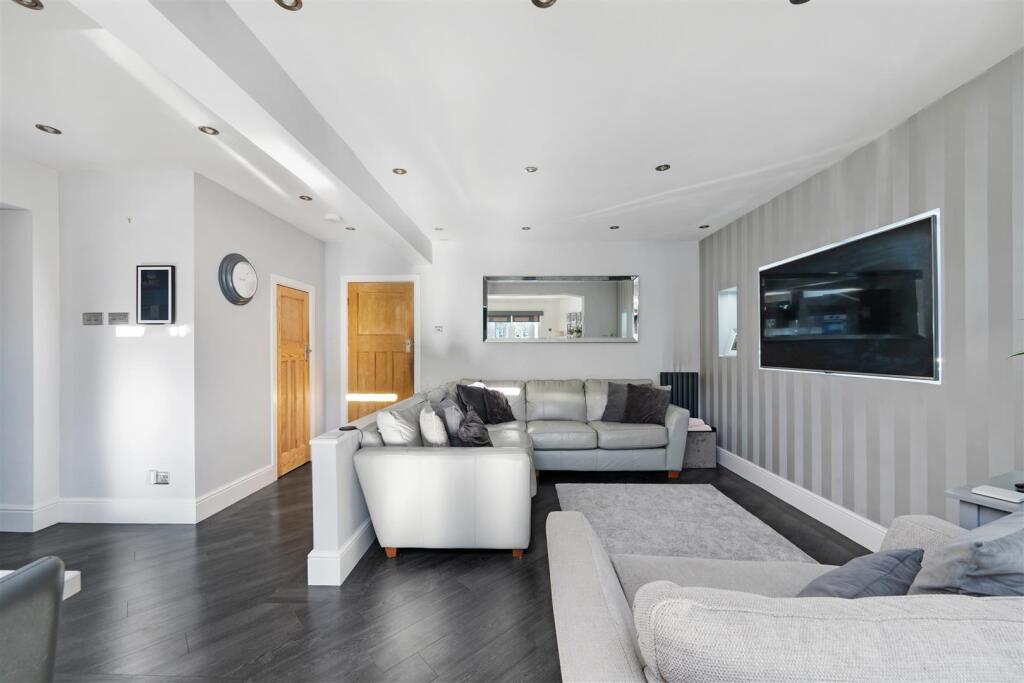 Open plan kitchen-diner family room