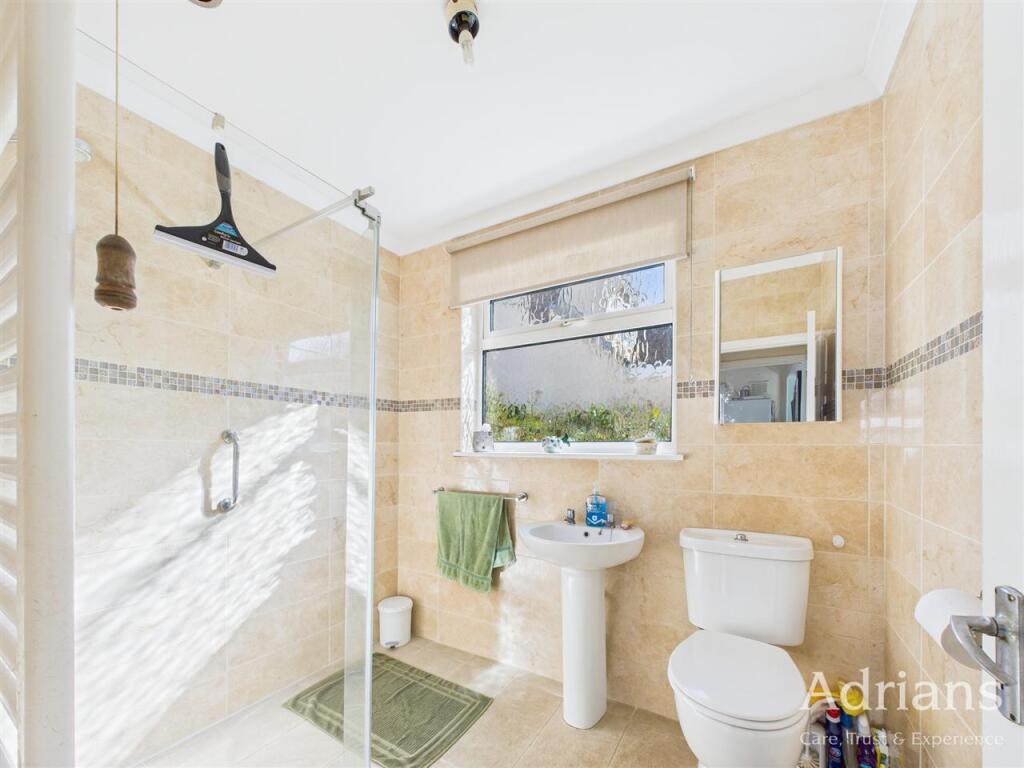 SHOWER ROOM