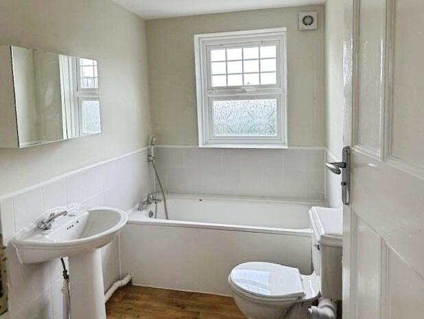 pbox-bathroom-301961.jpg