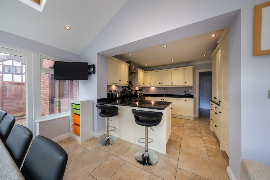 2 Barnside Way-007.jpg