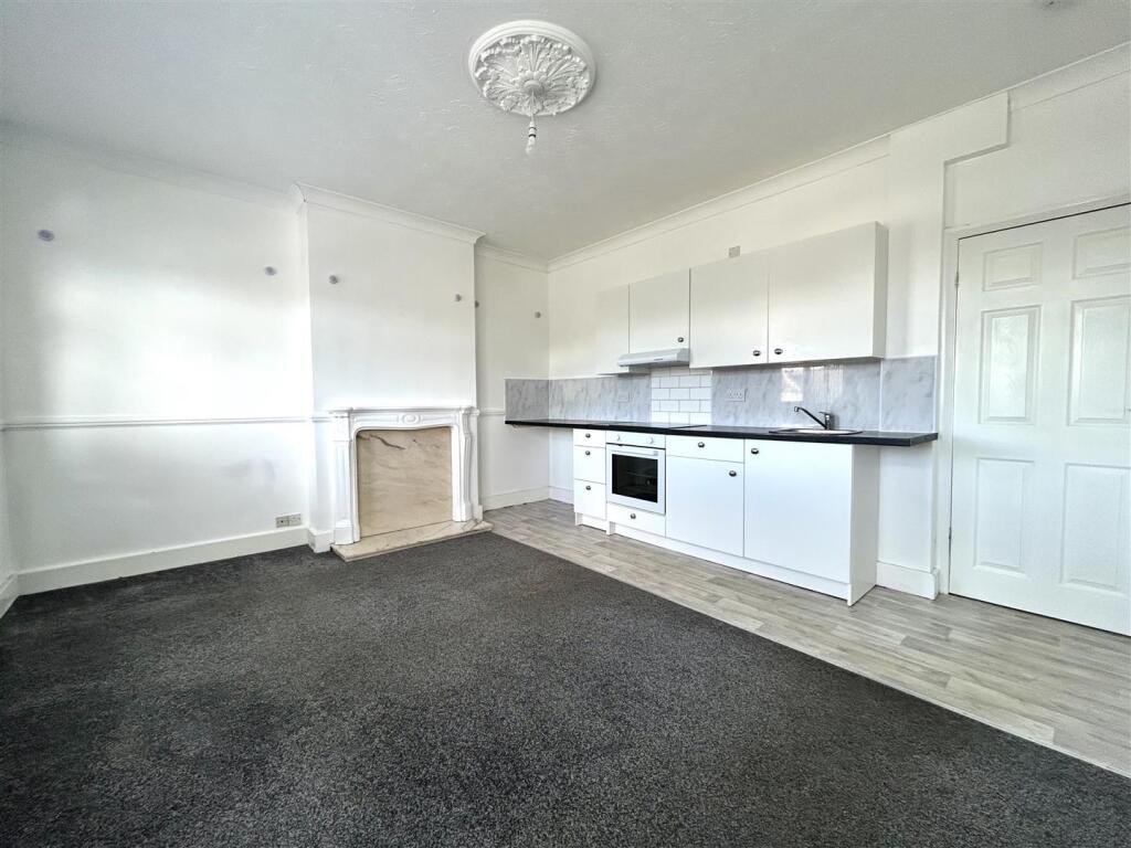 Lounge / Kitchen
