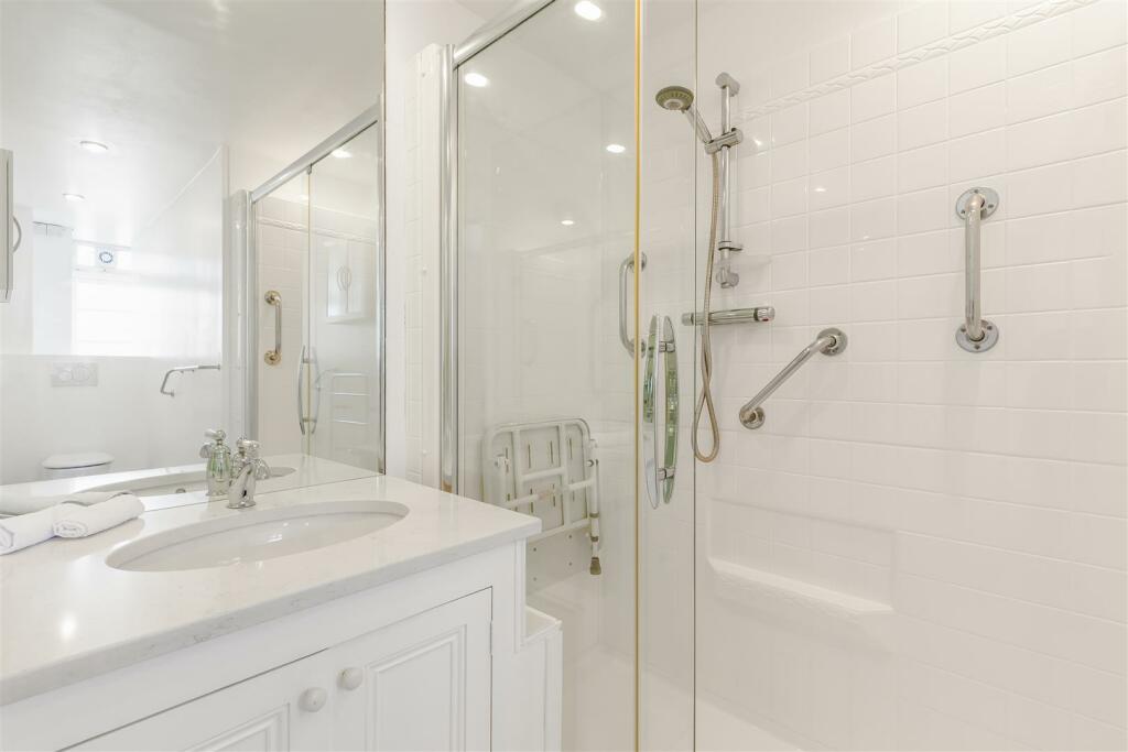 Westminster Gardens - Shower Room