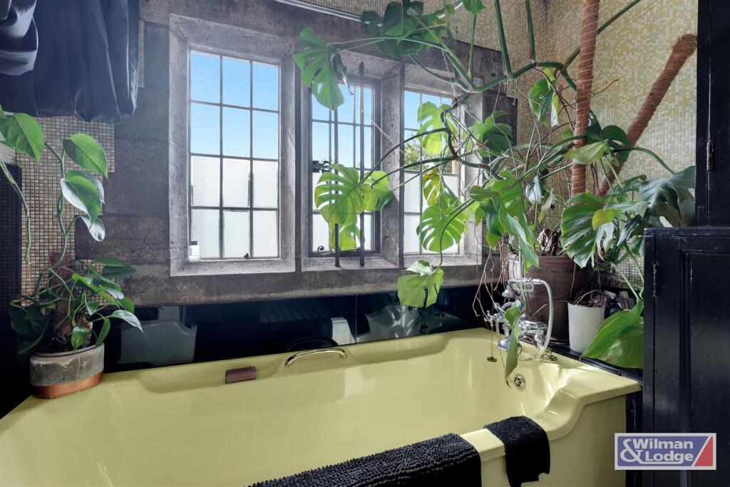 Period Property - Four Bed with Formal Gardens (9)