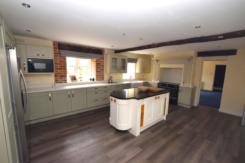 Charlton Barn Kit...