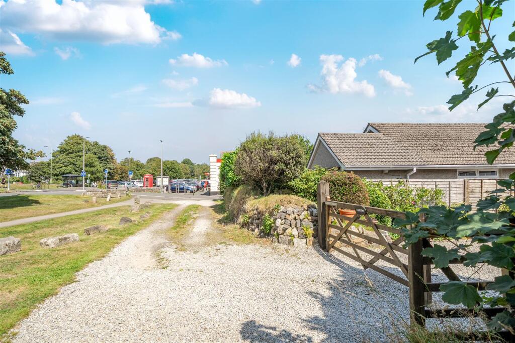 Entrance and Yelverton Parade