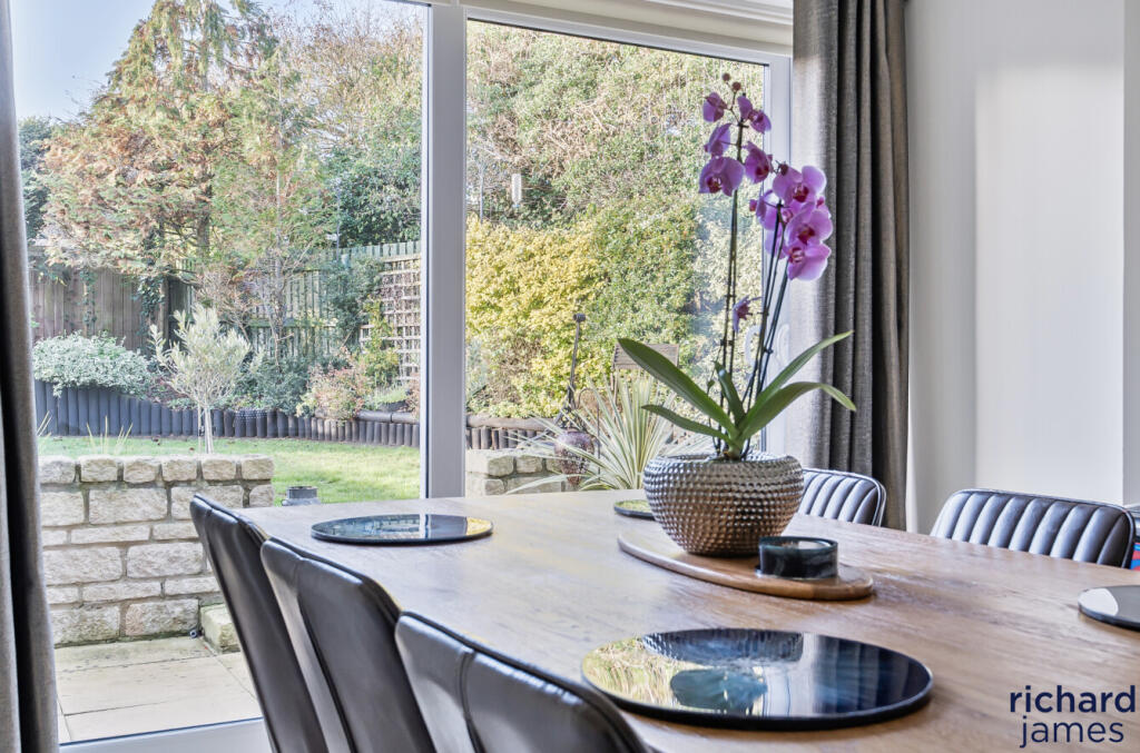 35707292296a437d98349632d5572b15