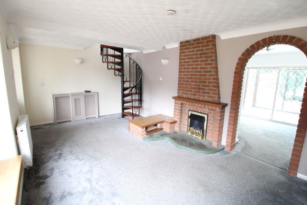 LOUNGE 2.JPG