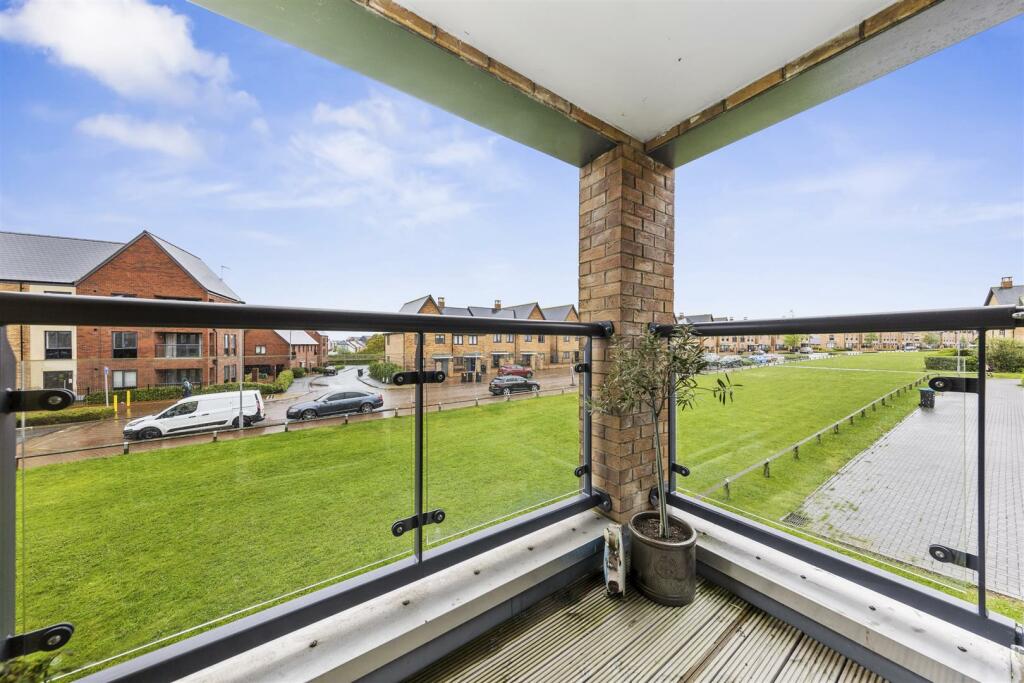 Flat14,327BarrosaWayWeb15.jpg