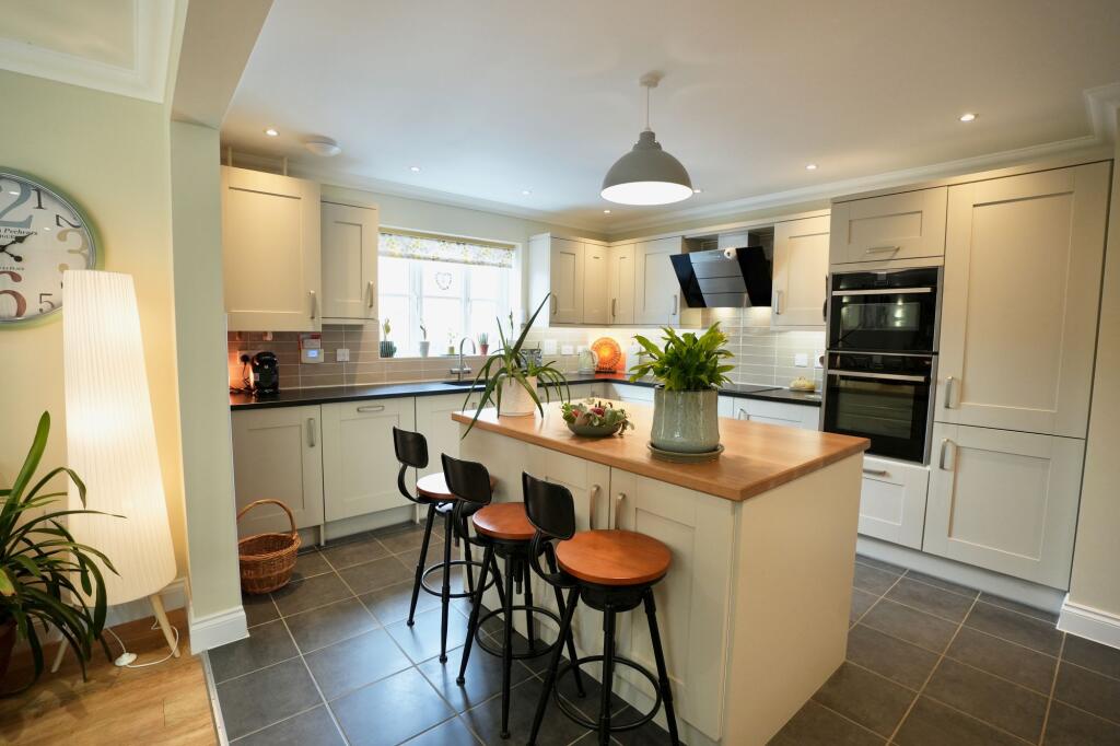 Kitchen/Breakfast Room
