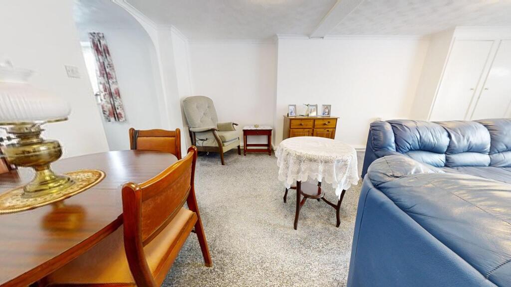 Southwell-Village-Portland-Dorset-UK-Dining-Area