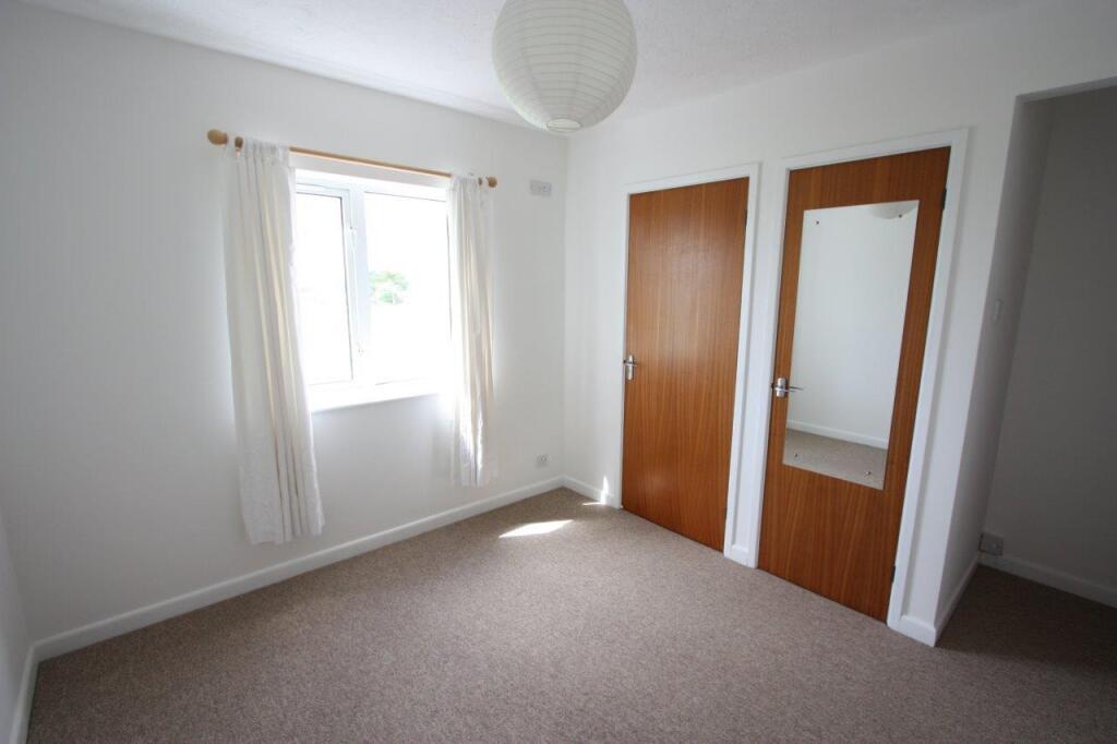 Flat 3, 122 Henver Road Bedroom 2