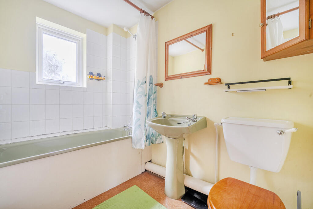 1370913-11-68f63b...