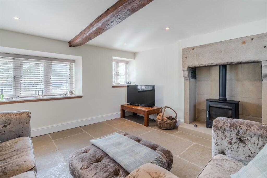 Living Room-6.jpg